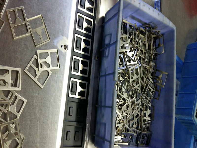 【鑫林成】洋白銅屏蔽罩用載帶包裝的一些細節問題注意事項